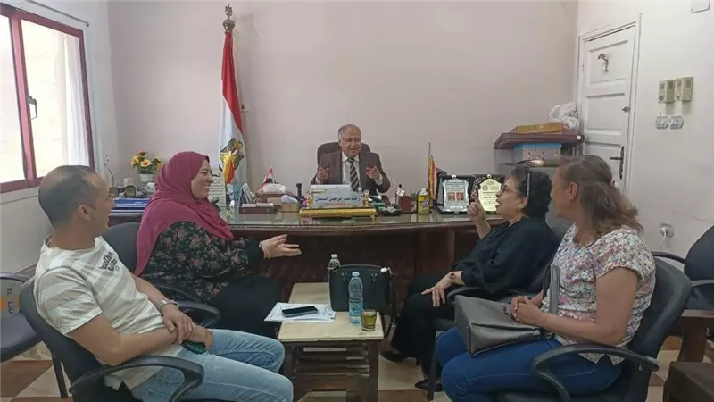 توزيع مشروعات تمكين اقتصادي للسيدات ببنى سويف