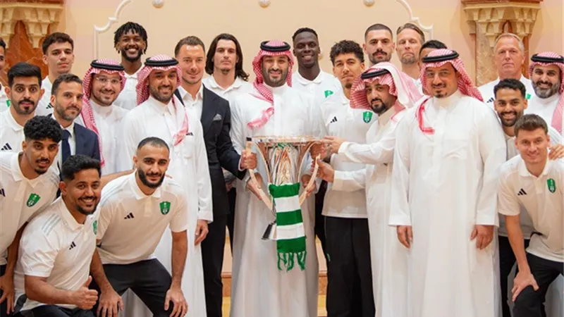 شاهد.. ولي العهد السعودى يستقبل الأهلي بعد الإنجاز الآسيوي