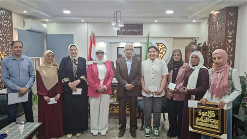 مدير تعليم الإسماعيلية يكرم الفائزين في المسابقة الرمضانية