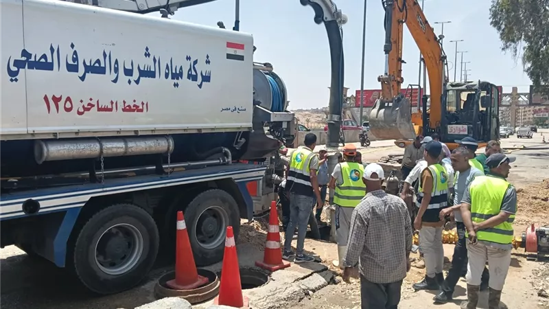 انتهاء أعمال إصلاح الكسرالمفاجئ بخط مياه١٠٠٠مم بمدخل هضبة الأهرام