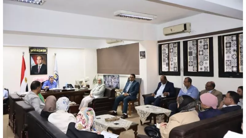 مدير تعليم القاهرة تبحث الاستعدادات لامتحانات النقل والإعدادية