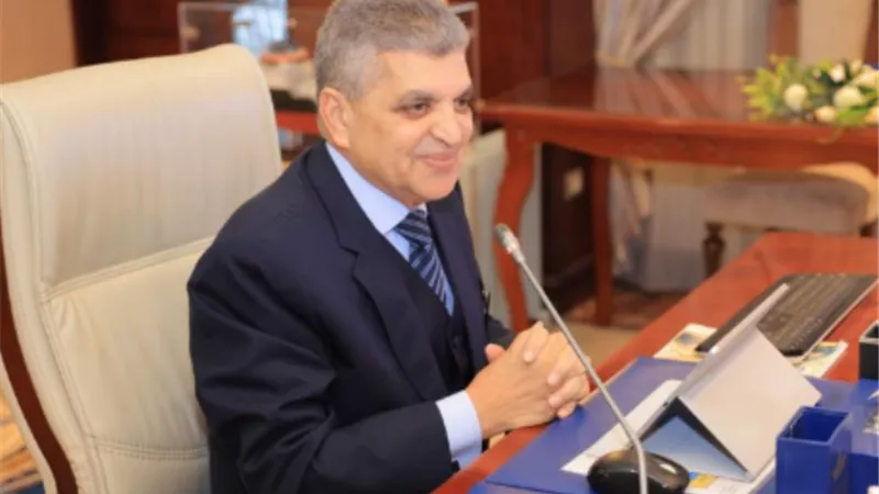 أسامة ربيع: تراجع السفن العابرة بقناة السويس خلال أبريل بسبب توترات البحر الأحمر