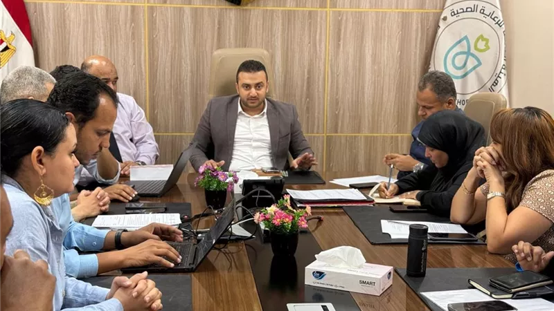 هيئة الرعاية الصحية بالأقصر تبحث تطوير العمل بالعيادات الخارجية
