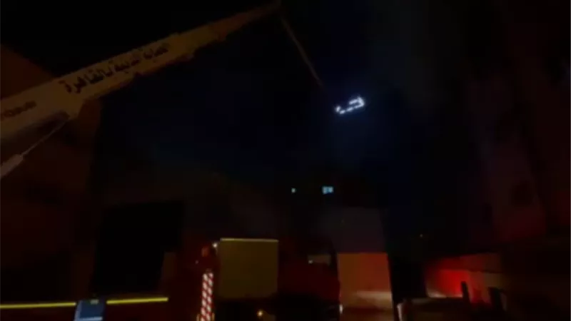 المعمل الجنائى يعاين حريق مصنع أثاث القطامية