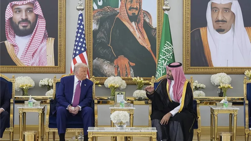 ولي العهد السعودي والرئيس الأمريكي يعقدان جلسة مباحثات في الرياض