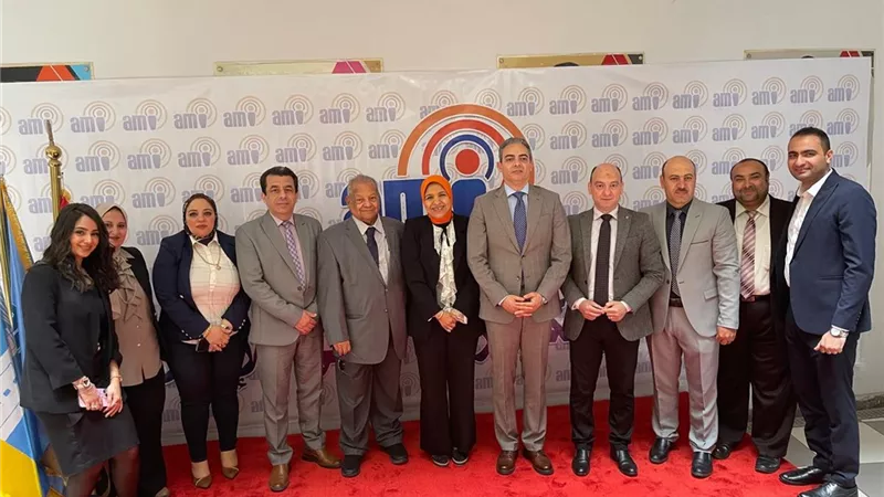 نقيب الإعلاميين يترأس لجان تحكيم مشروعات التخرج لطلبة البكالوريوس