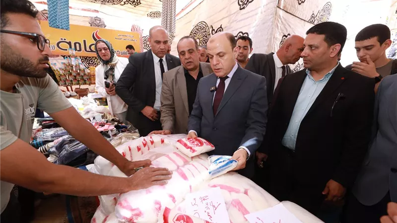 محافظ كفرالشيخ يفتتح سوق «اليوم الواحد» للسلع الغذائية
