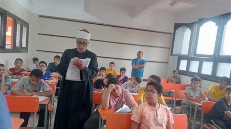 مدير الأزهر بالقليوبية يتابع الامتحانات بمعاهد طوخ