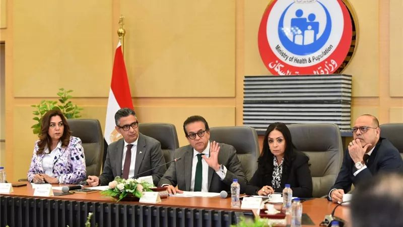 وزير الصحة يناقش مقترح محددات العدالة الاجتماعية لاستحقاق الدعم