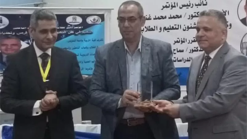 رئيس جامعة السويس يكرم وكيل وزارة التربية والتعليم