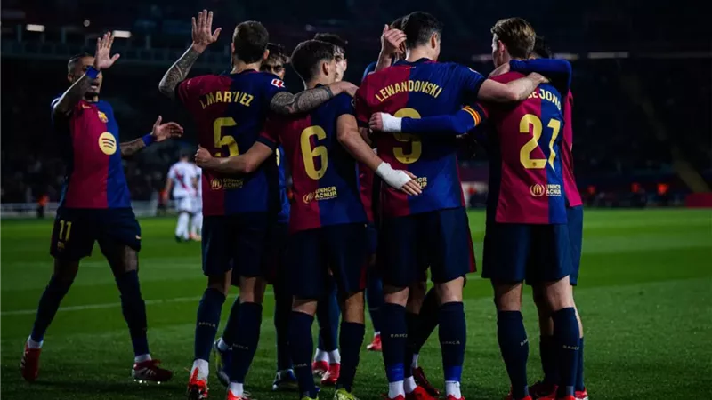 نجم برشلونة على طاولة مانشستر سيتي فى الصيف