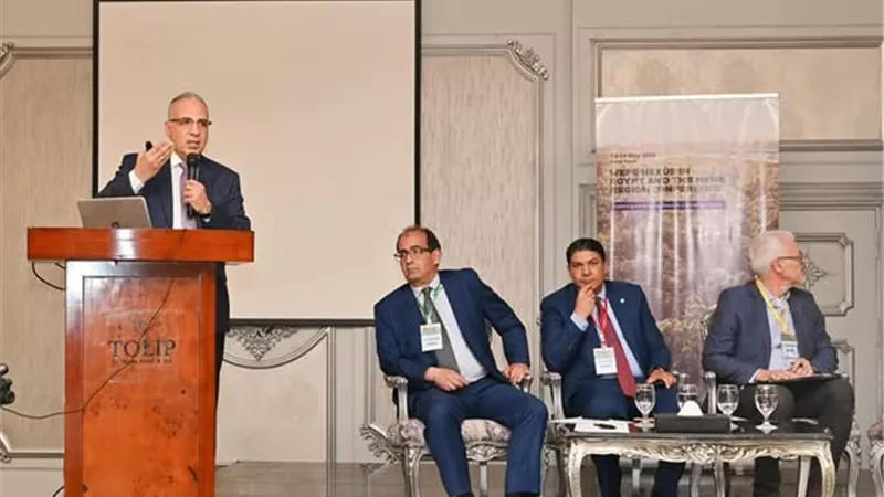 سويلم يفتتح مؤتمرًا حول
