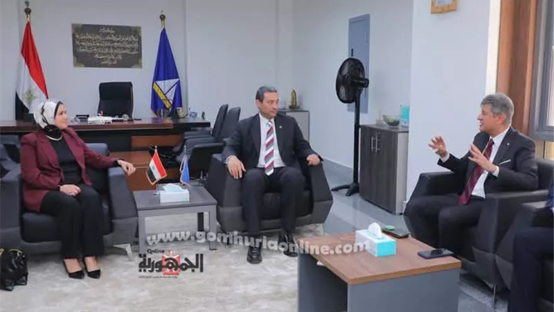 محافظ دمياط يستقبل رئيس مصلحة الضرائب ويشيد بالتيسيرات الجديدة