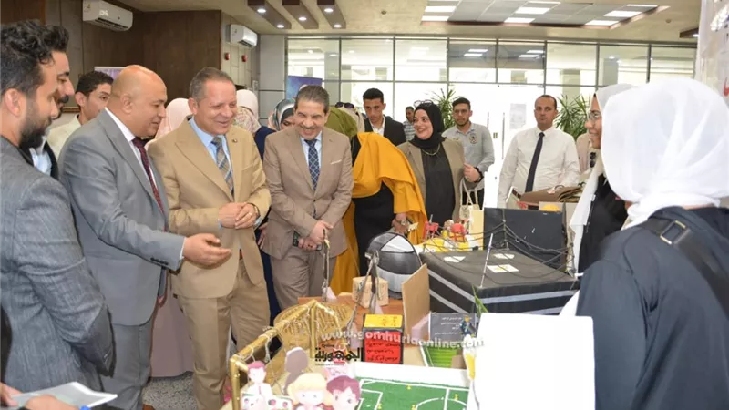 رئيس جامعة دمياط يفتتح المعرض السنوي للتربية العملي