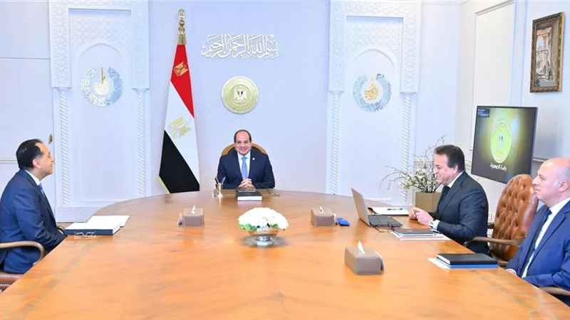 الرئيس السيسي يوجه باتخاذ إجراءات لتحسين أوضاع العاملين بالمجال الصحي