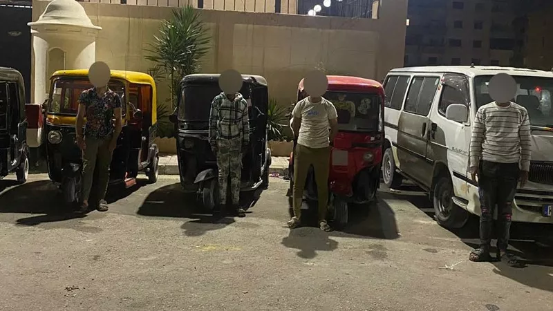 ضبط قائدى سيارة و4 مركبات 