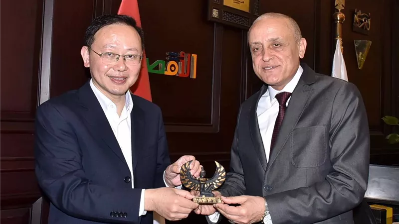 وفد صينى يبحث مع محافظ الأقصر فرص الاستثمار بالسياحة والزراعة