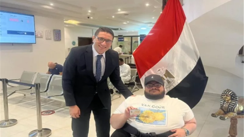 إستخراج أكثر من 8 آلاف بطاقة للمواطنين المقيمين بالسعودية والكويت