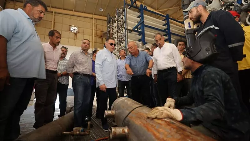 محافظ البحر الأحمر يتفقد محطة مياه الشرب 