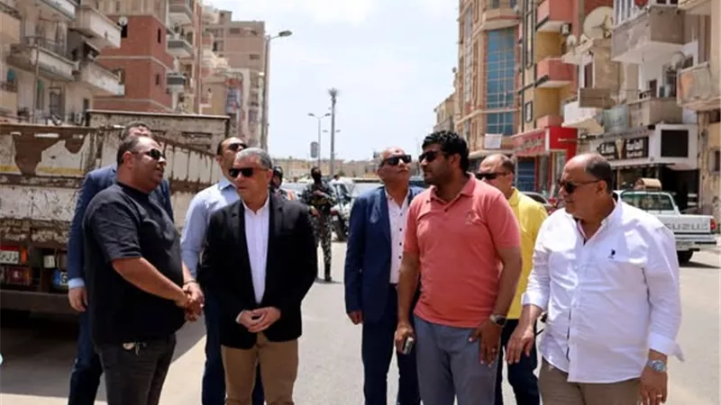 محافظ الإسماعيلية يتفقد تنفيذ إزالة لأدوار مخالفة للبناء..صور