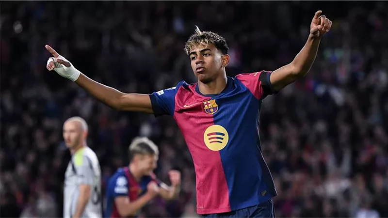 ديكو: برشلونة يحتاج لصفقات جديدة.. ويامال أقترب من تجديد عقده