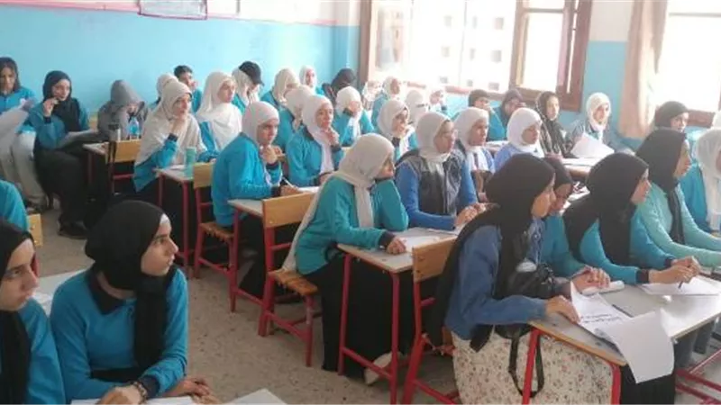 تعرف على الجديد فى إمتحانات الشهادة الإعدادية لتلاميذ مدينة الشروق صور