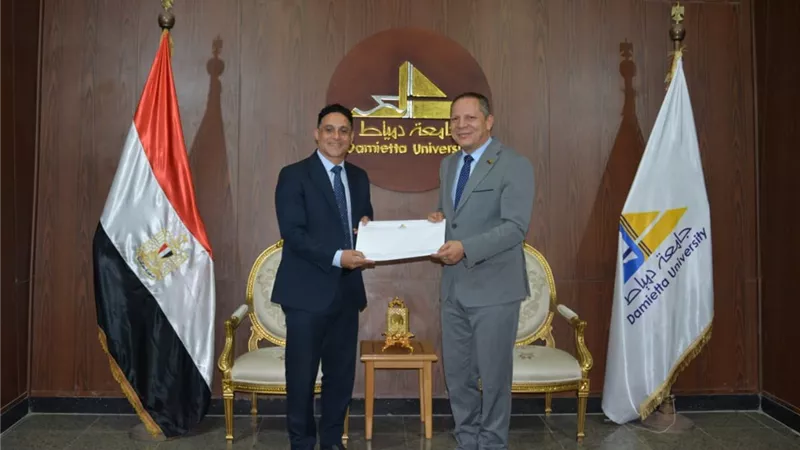 تكليف الدكتور عثمان ذكي وكيلا لكلية طب دمياط