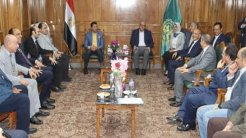 وزير الرياضة ومحافظ القليوبية يبحثان تطوير القطاع الشبابي مع نواب البرلمان