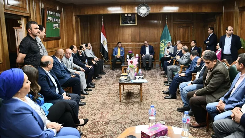 وزير الشباب ومحافظ القليوبية يبحثان تطوير القطاع الشبابي والرياضي