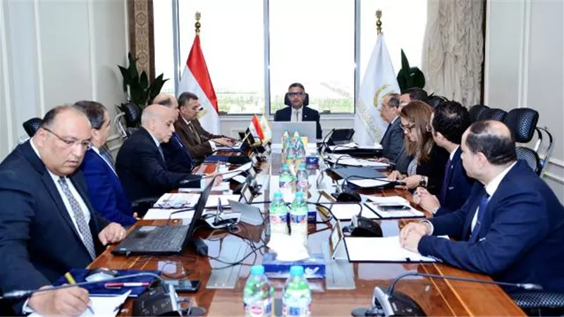 فاروق:الالتزام بضوابط الجودة وتكثيف المعروض من السلع بأسعار عادلة