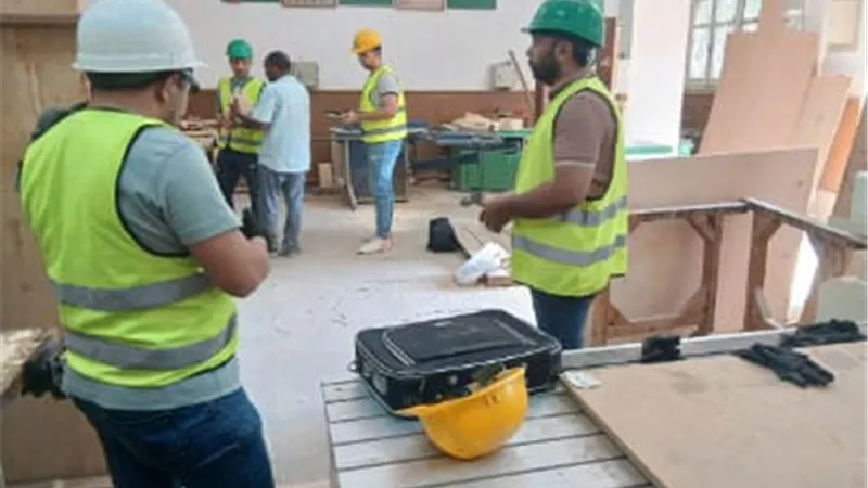 وزير العمل: بدء اختبارات المرشحين على 185 فرصة عمل بالإمارات