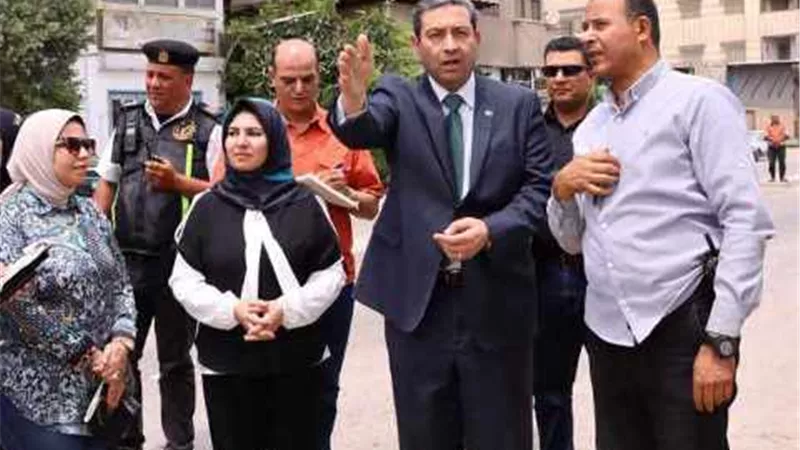 محافظ دمياط يتابع تشجير ميدان الشهابية ويشيد بجهود رجال المرور
