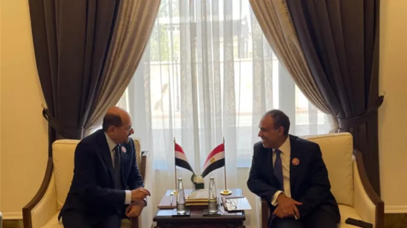 وزير الخارجية يناقش مع نظيره اليمني حشد التأييد الدولى لخطة إعمار غزة