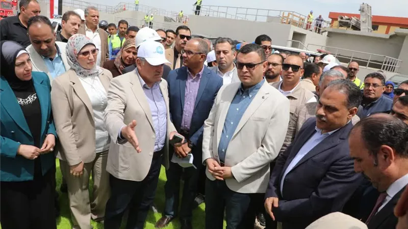 وزيرالإسكان ومحافظ.الشرقية يتفقدان مشروع صرف صحي سنهوا