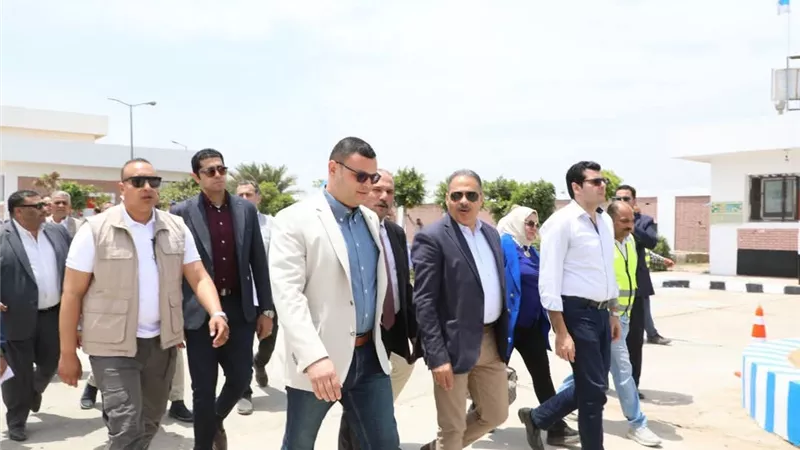 وزيرالإسكان ومحافظ الشرقية يتفقدان محطة معالجة صرف صحي شلشلمون