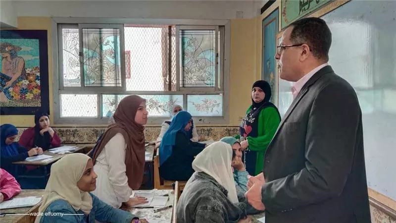 مدير تعليــم دميــــاط يتفقد إمتحانات النقل بمدارس التعليم الفني
