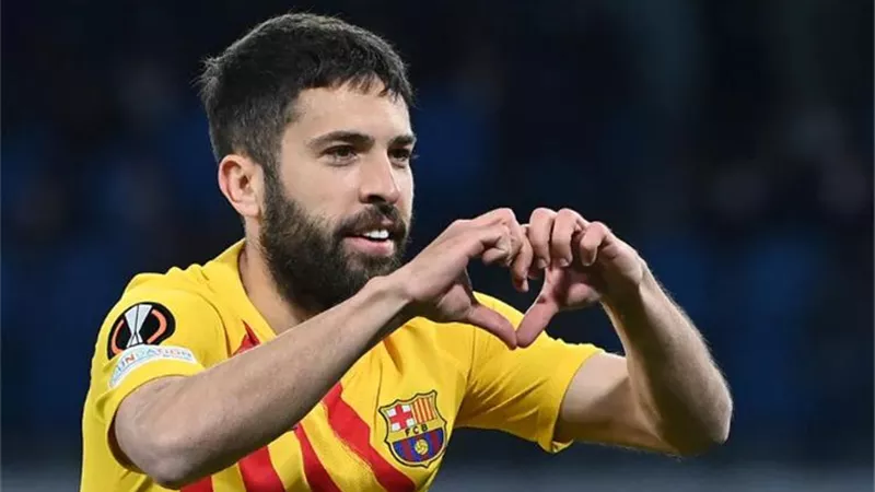 منافس الأهلى فى مونديال الأندية يعلن تجديد التعاقد مع جوردى ألبا