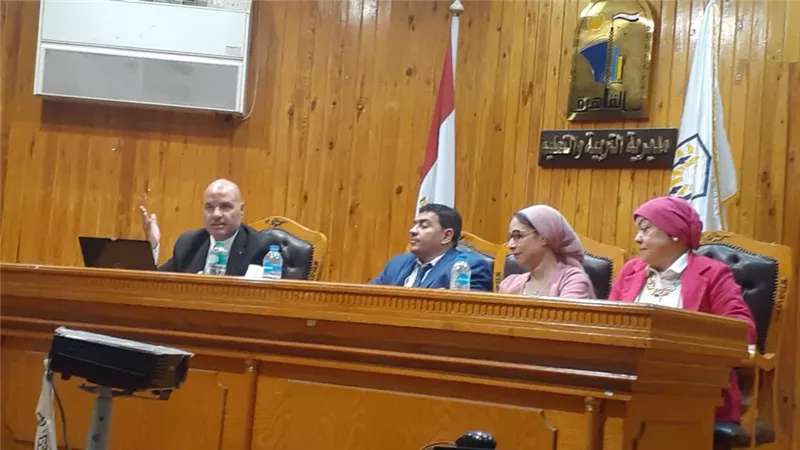 تعليم القاهرة تبحث الاستعدادات لأعمال إمتحانات النقل والشهادات