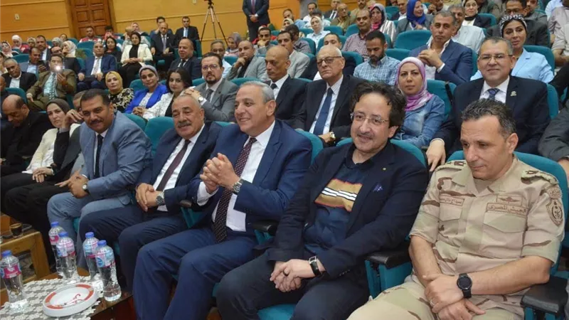 محافظ الغربية يشهد تحكيم أول رسالة دكتوراة على العاملين بالديوان
