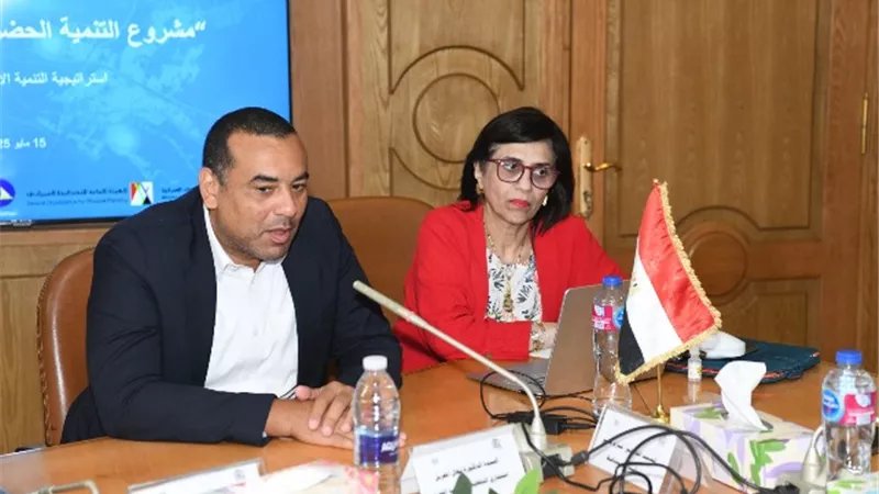 محافظ قنا يبحث مع وفد 