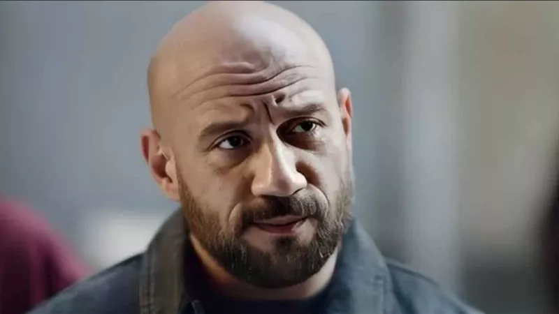 الموت يفجع الفنان أحمد مكى