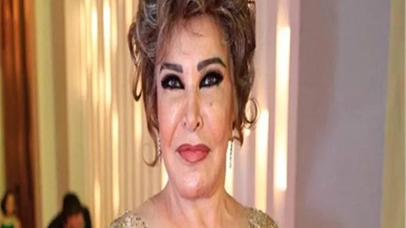 صفية عمري تكشف سر رسمة عينيها وتؤكد: لم أجنى ثروة من الفن