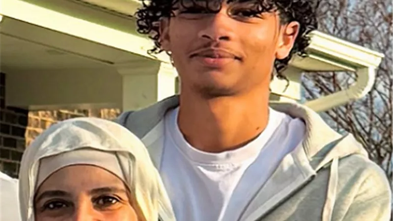 نجل الفنانة حنان ترك أصبح شابًا فى عيد ميلاده.. شاهد