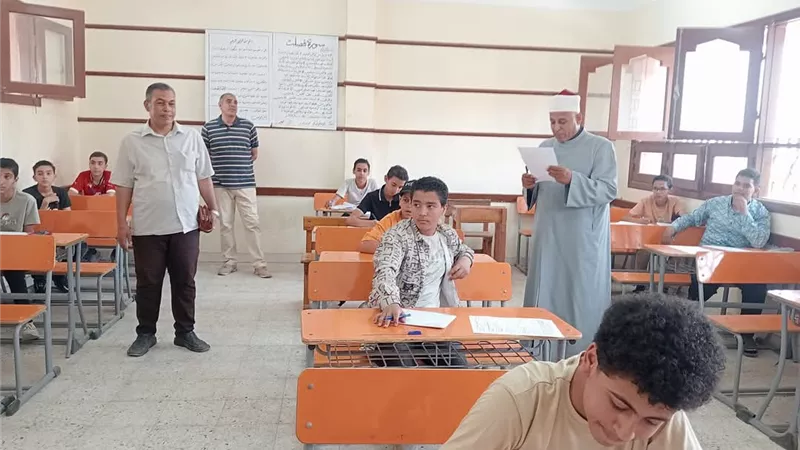 مدير الأزهر بالقليوبية يتفقد امتحانات الابتدائيه والإعدادية