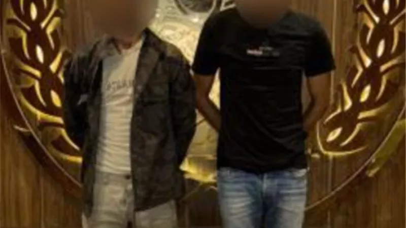 ضبط عاطلين بالقاهرة استوليا على مبلغ مالي بانتحال صفة