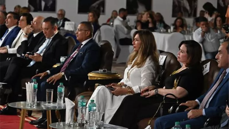 محافظ جنوب وممثل الحكومة اليونانية يفتتحان أول نادٍي يونانى بدهب.. صور