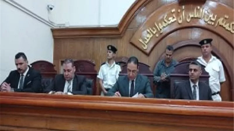 المشدد 10 سنوات والعزل من الوظيفة ل 9 مهتمين بحادث قطار الزقازيق