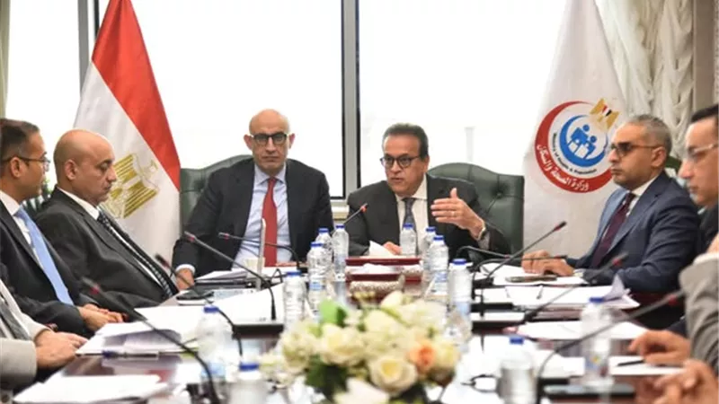 وزير الصحة يعقد اجتماعًا مع عبداللطيف لمناقشة تعديل قانون التعليم