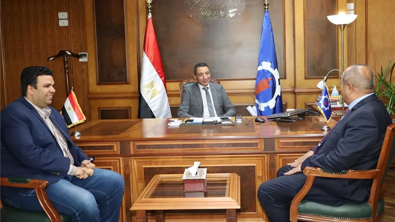 توصيل التيار الكهربائى للمناطق والقري المحرومة بالقطاع الريفي