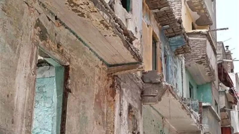 ازالة الخطوره الداهمه من 5 عقارات بوادى القمرغرب الاسكندرية